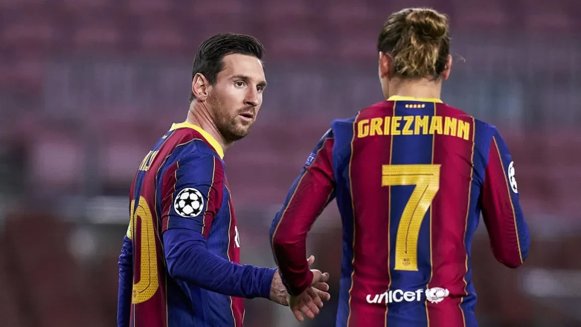 Sự giẫm chân vị trí giữa Lionel Messi và Antoine Griezmann trên sân